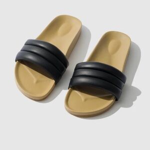 Beatrice Valenzuela Black Classic Sandalia Size 9 Leather One Strap Sandal